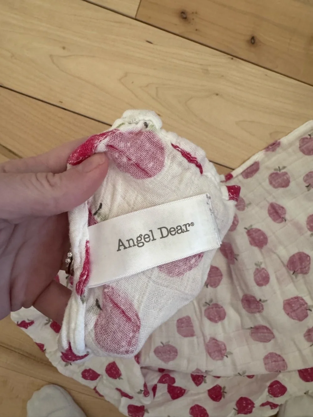 Angel Dear Pink‎ Apple Muslin Blanket